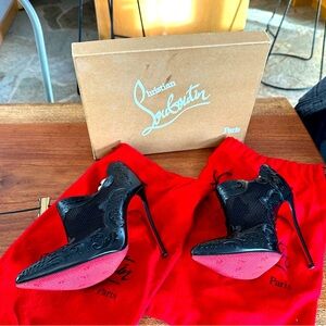 The Sexy Mandolina. The perfect mix of naughty and elegant.